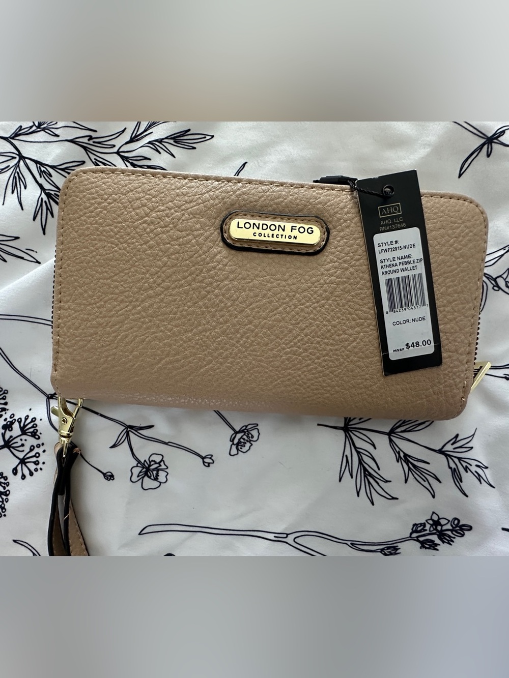 London Fog Beige Pebble Zip Wallet